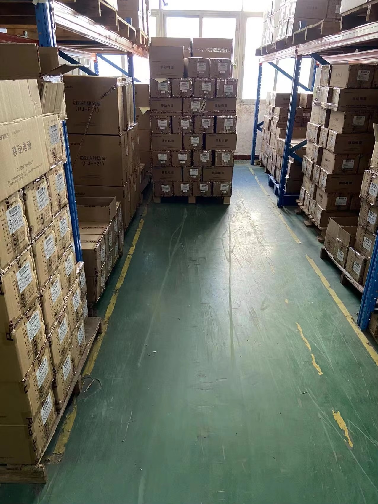   Emergency 2 in1 fast charger PD20W 10000Mah Power Bank Station inbuild plug